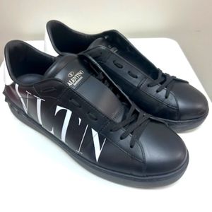 Valentino Garavani Logo Two Tone Leather Low-top Sneakers